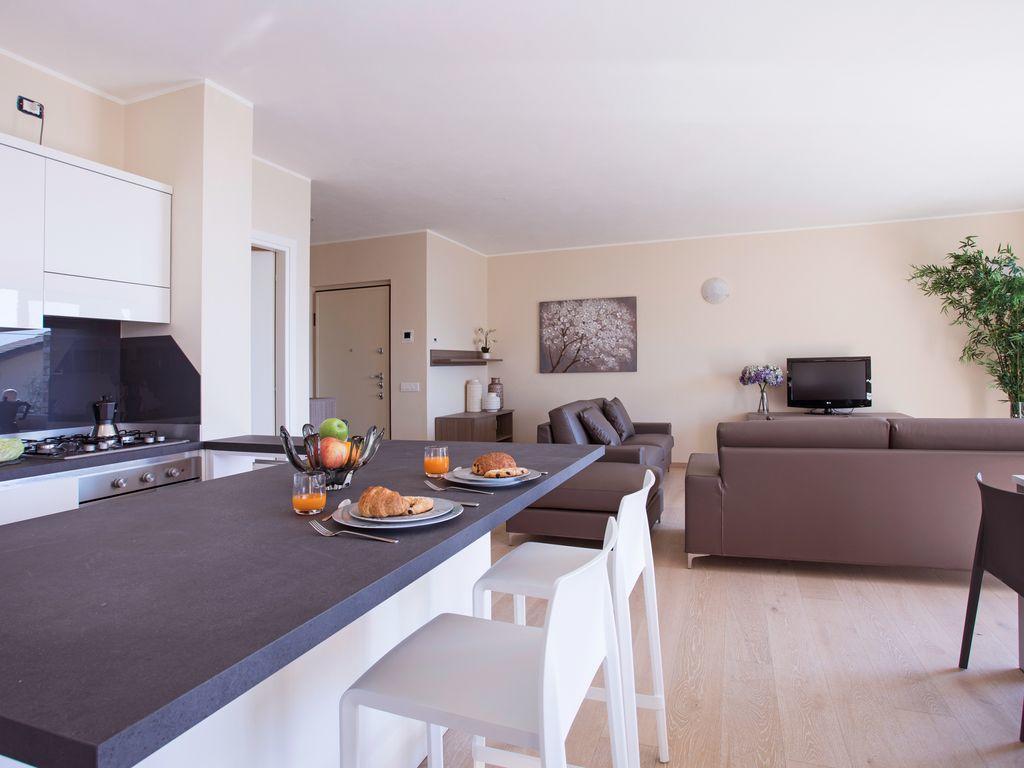 Ossuccio Grande C Home With Pool Sleeps 12 By Italian Apartments Como Bagian luar foto