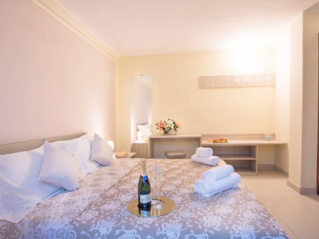 Ossuccio Grande C Home With Pool Sleeps 12 By Italian Apartments Como Bagian luar foto