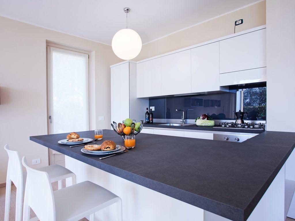 Ossuccio Grande C Home With Pool Sleeps 12 By Italian Apartments Como Bagian luar foto