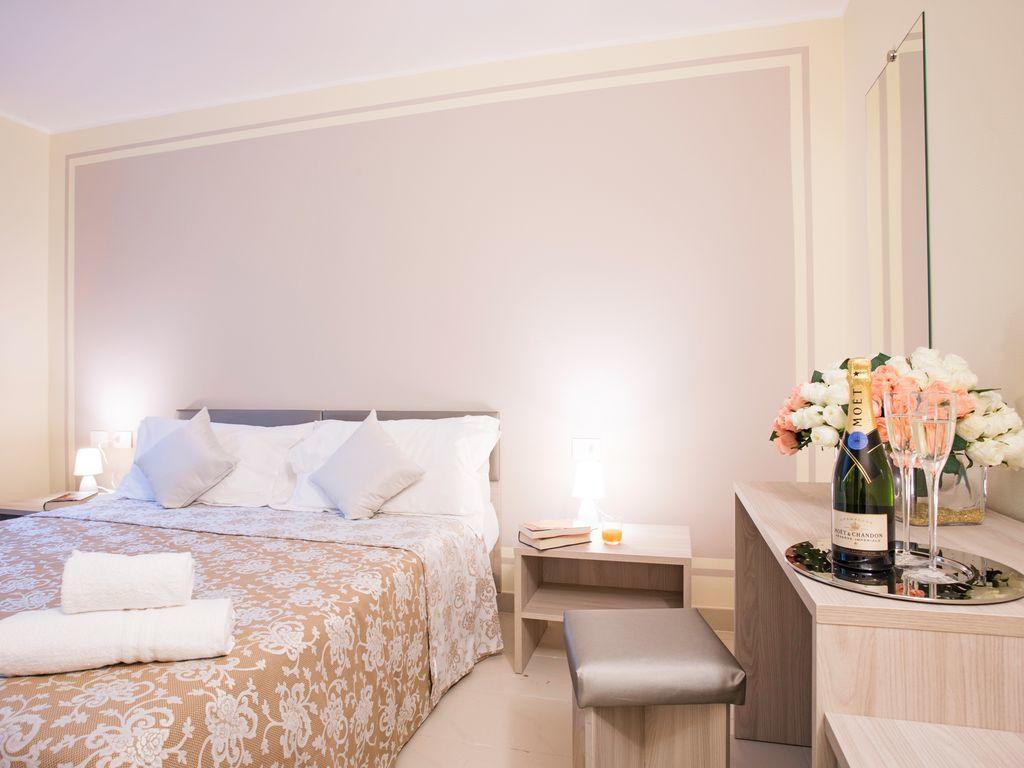 Ossuccio Grande C Home With Pool Sleeps 12 By Italian Apartments Como Bagian luar foto