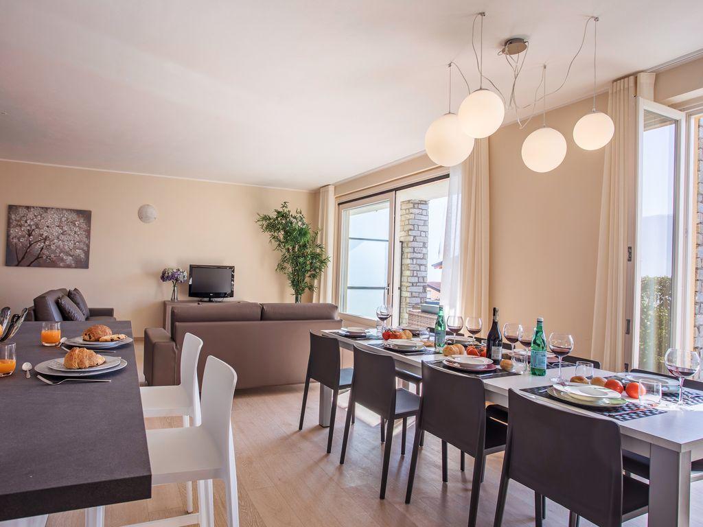 Ossuccio Grande C Home With Pool Sleeps 12 By Italian Apartments Como Bagian luar foto