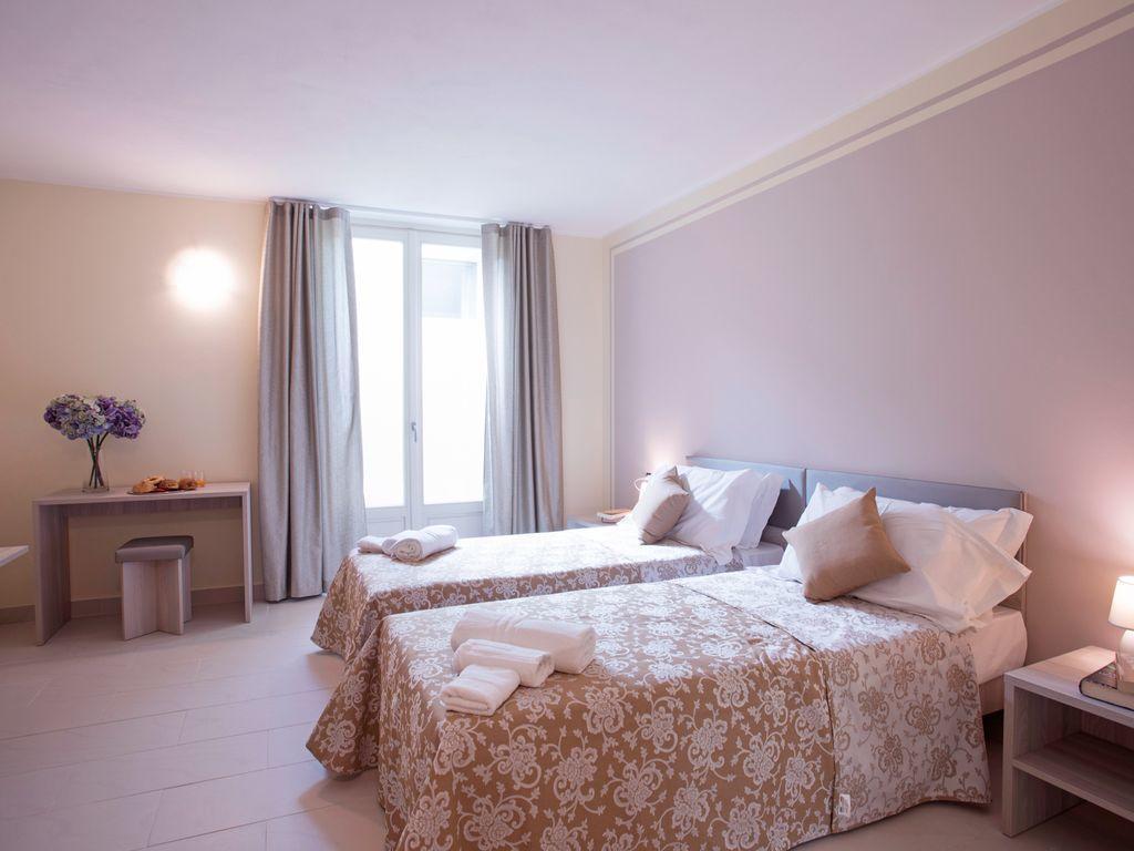 Ossuccio Grande C Home With Pool Sleeps 12 By Italian Apartments Como Bagian luar foto