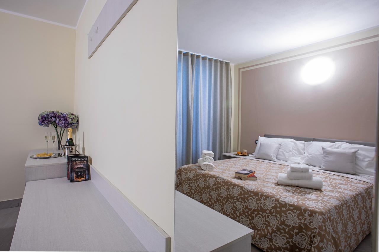 Ossuccio Grande C Home With Pool Sleeps 12 By Italian Apartments Como Bagian luar foto