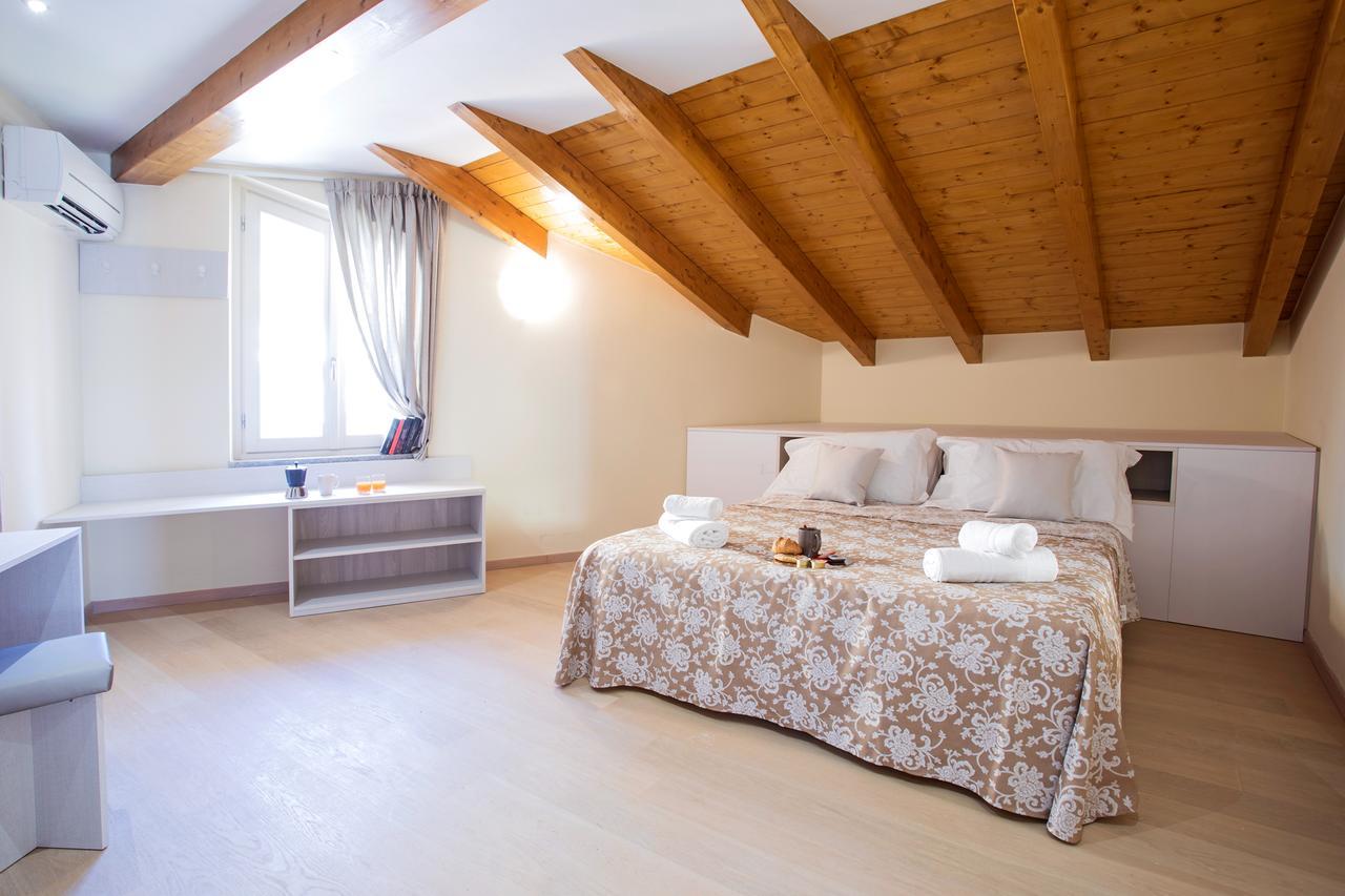 Ossuccio Grande C Home With Pool Sleeps 12 By Italian Apartments Como Bagian luar foto