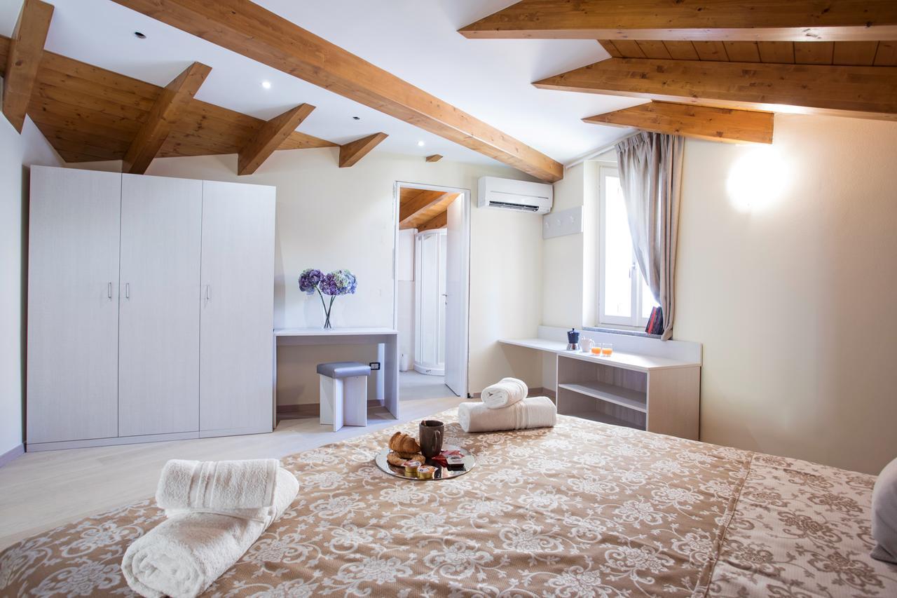 Ossuccio Grande C Home With Pool Sleeps 12 By Italian Apartments Como Bagian luar foto