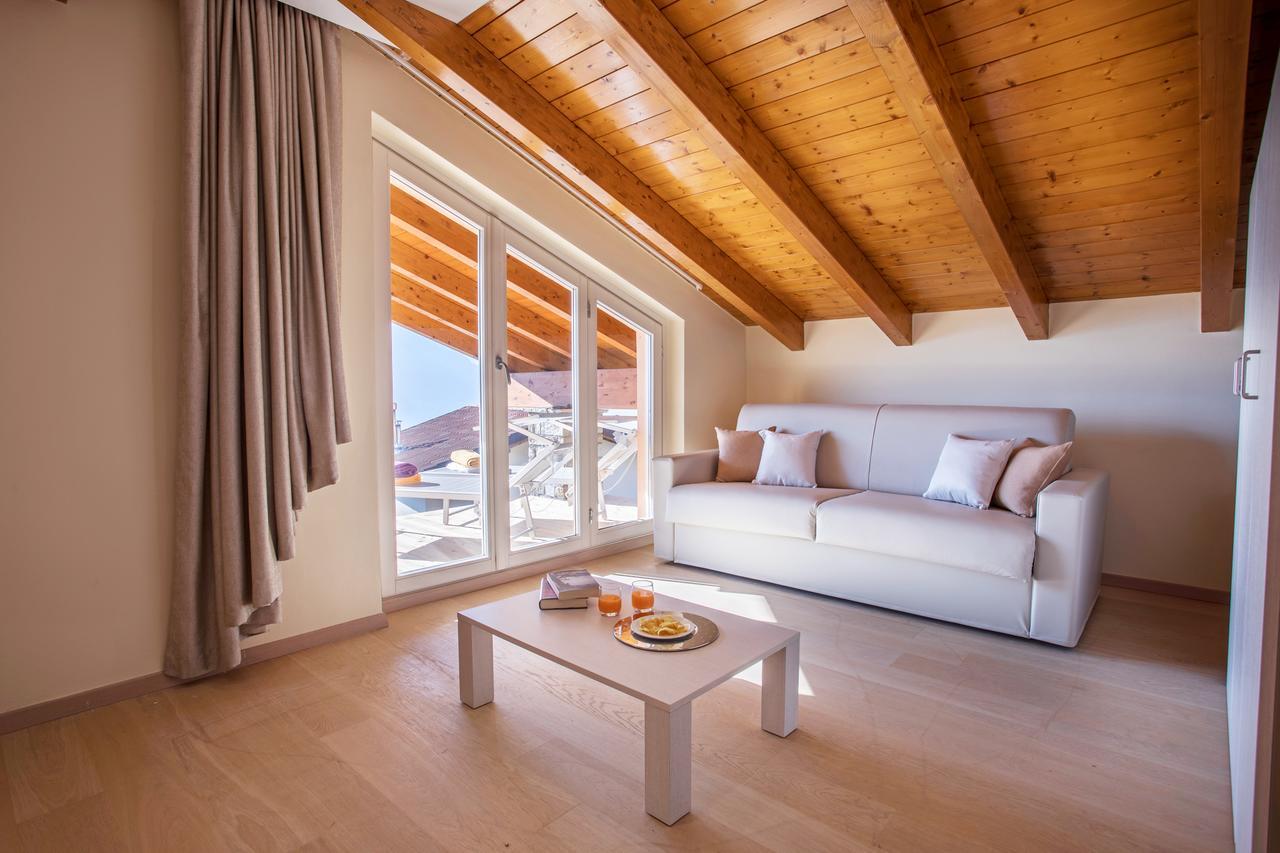 Ossuccio Grande C Home With Pool Sleeps 12 By Italian Apartments Como Bagian luar foto
