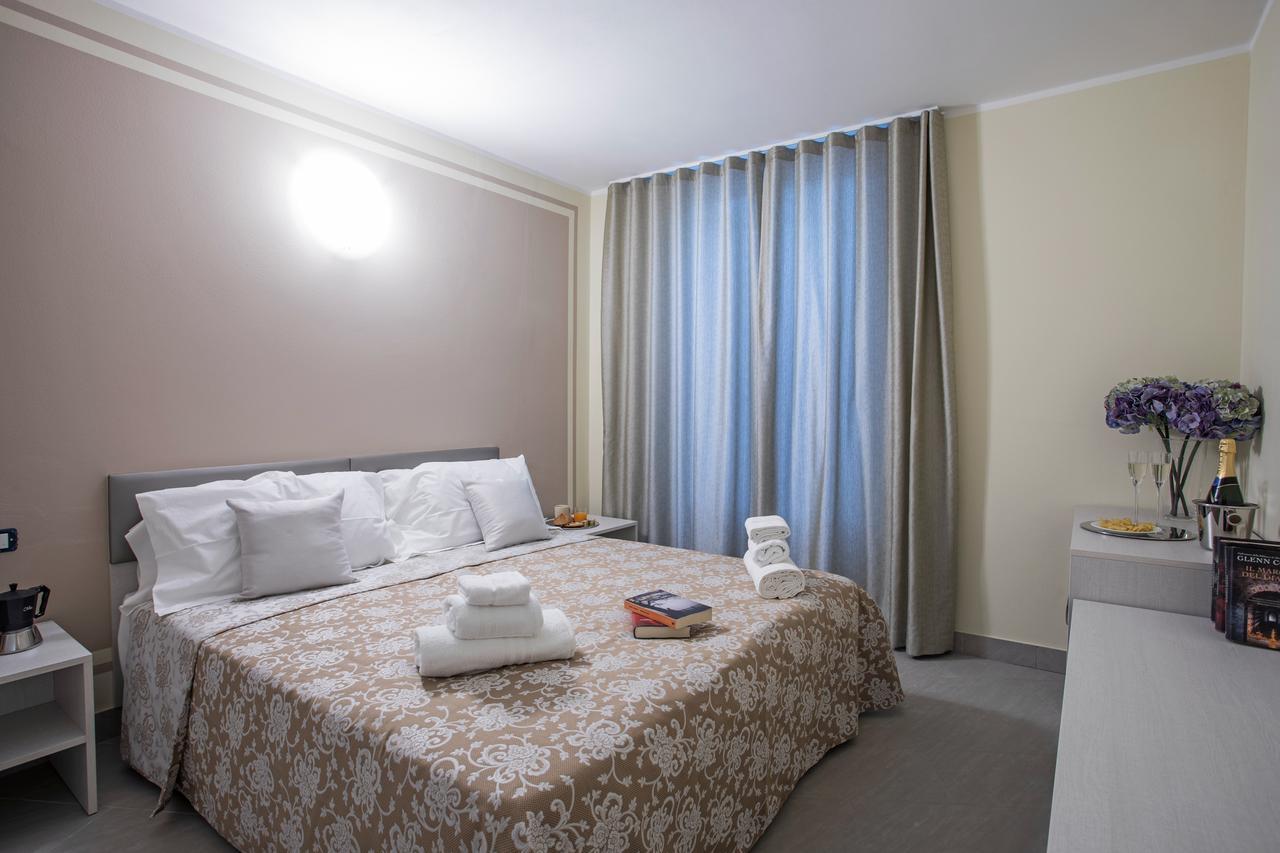 Ossuccio Grande C Home With Pool Sleeps 12 By Italian Apartments Como Bagian luar foto