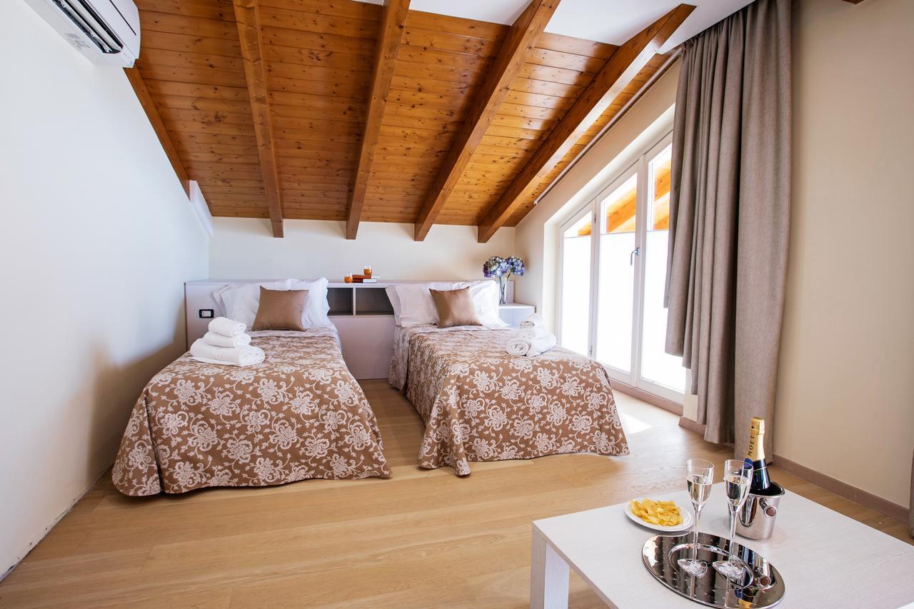 Ossuccio Grande C Home With Pool Sleeps 12 By Italian Apartments Como Bagian luar foto