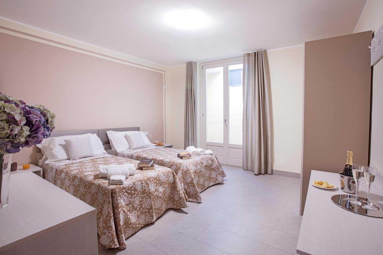 Ossuccio Grande C Home With Pool Sleeps 12 By Italian Apartments Como Bagian luar foto