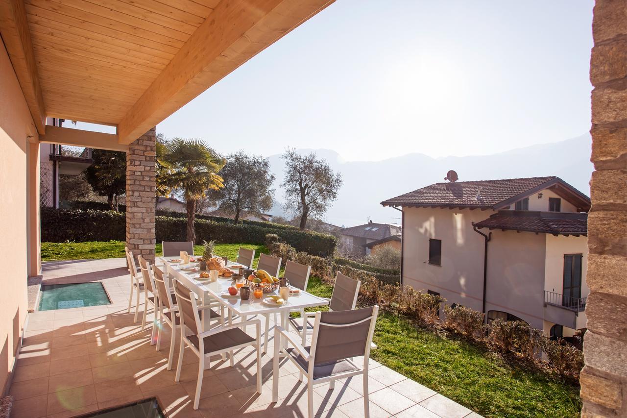 Ossuccio Grande C Home With Pool Sleeps 12 By Italian Apartments Como Bagian luar foto